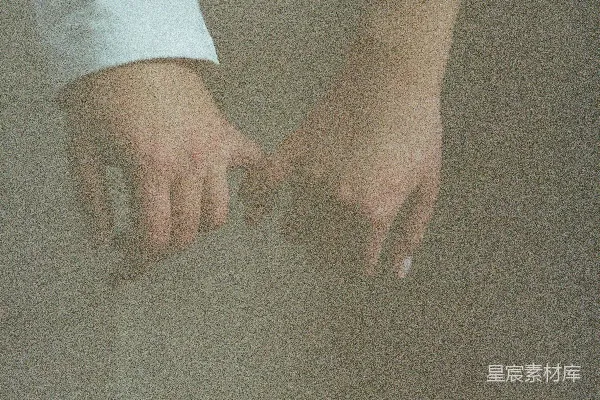 高清摄影 一对人手牵手站立在一起