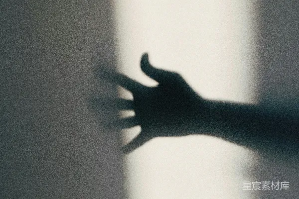 高清摄影 左手放在白色表面上的人们