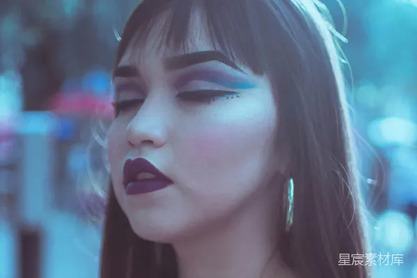 高清摄影 穿着黑色露肩上衣的女人