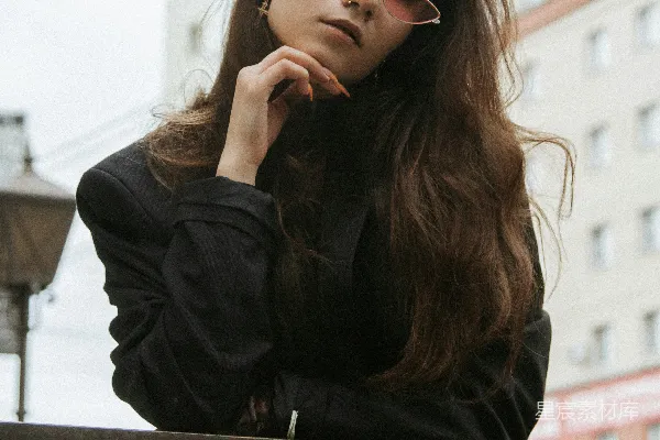 高清摄影 穿着黑色大衣的女人