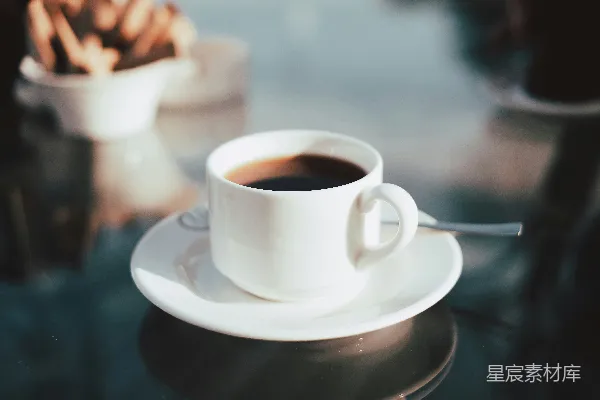 高清摄影 白陶瓷托盘上一杯咖啡