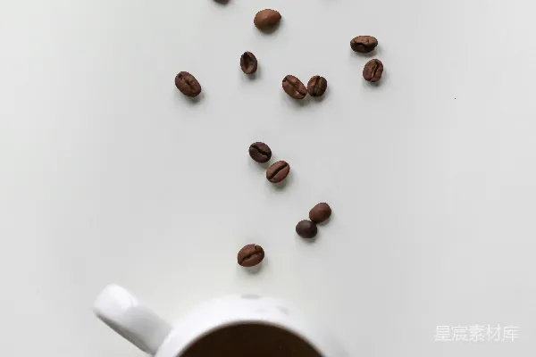 高清摄影 咖啡豆和装满咖啡的马克杯