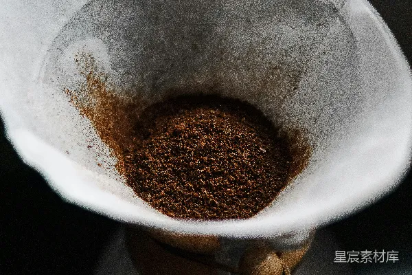 高清摄影 棕色咖啡在白色陶瓷 mug 中