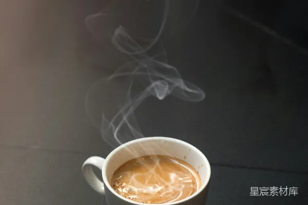 高清摄影 一杯冒着蒸汽的咖啡