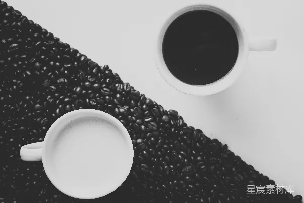 高清摄影 白色陶瓷咖啡杯里装满了黑色液体