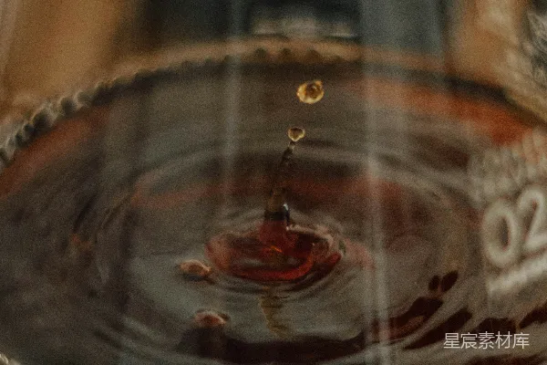 高清摄影 Plates上一个水滴的特写