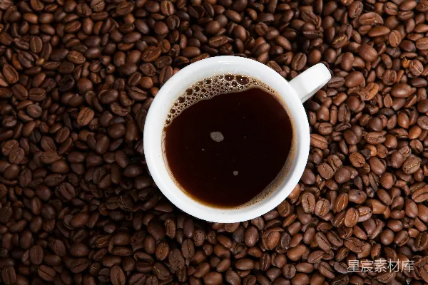 高清摄影 白色陶瓷咖啡杯 on 咖啡豆