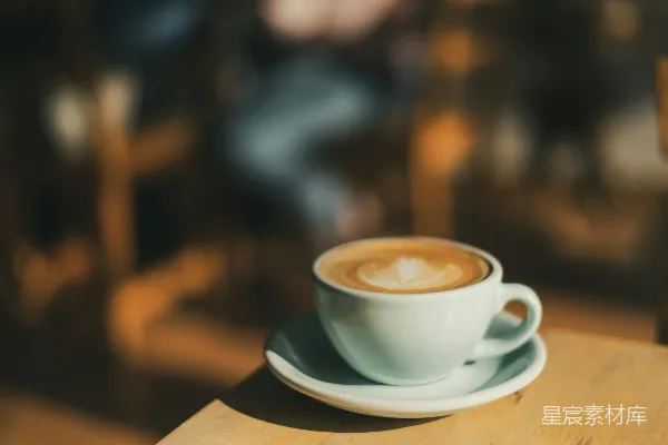 高清摄影 白瓷茶杯托里的一杯卡布奇诺
