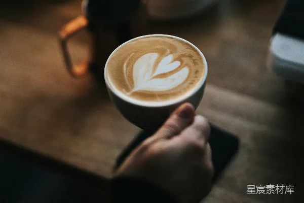 高清摄影 手持咖啡杯的人