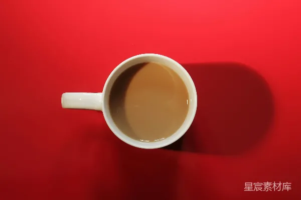 高清摄影 白瓷咖啡杯中盛满了咖啡