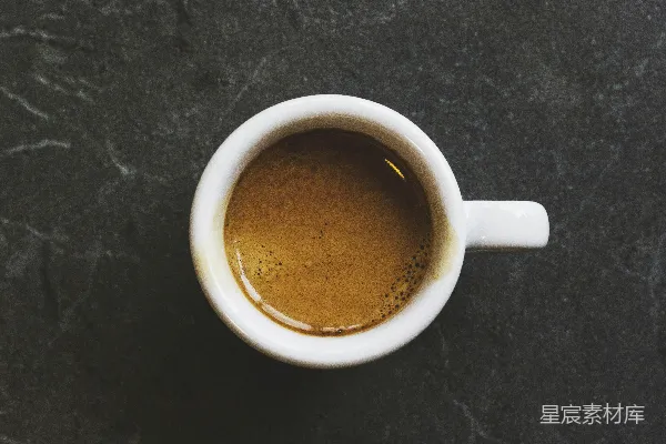 高清摄影 白陶瓷咖啡杯填满咖啡