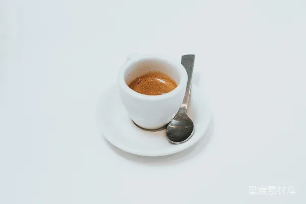 高清摄影 白色陶瓷茶杯配托盘