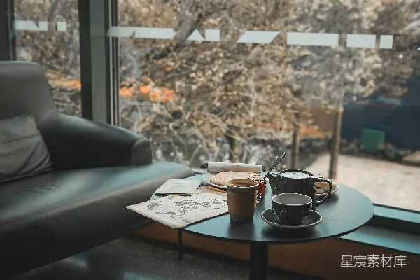 高清摄影 桌上的陶瓷马克杯