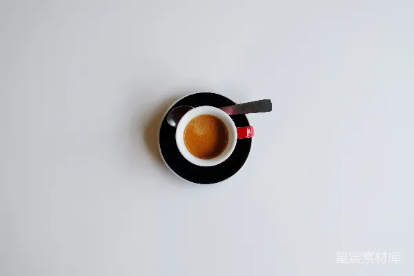 高清摄影 杯中Espresso，置于茶托之上。
