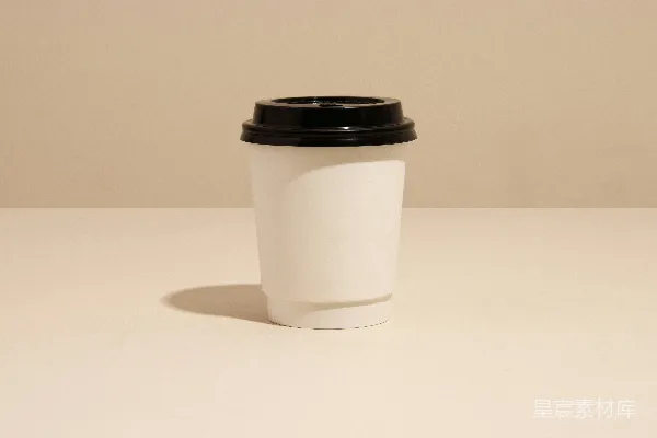 高清摄影 一个带有黑色盖子的白色咖啡杯