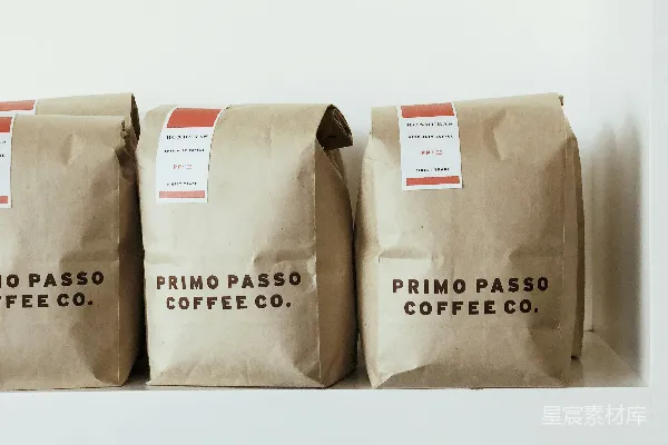 高清摄影 三盒棕色Primo Passo咖啡包