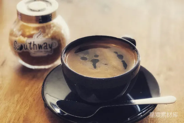 高清摄影 黑色陶瓷茶杯与茶碟的特写摄影