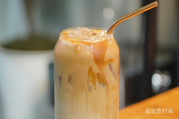 高清摄影 一杯里面有饮料的玻璃杯