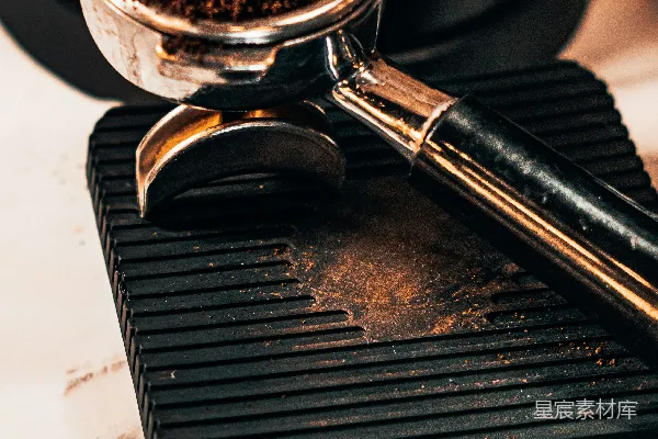 高清摄影 不锈钢杯中的黑咖啡