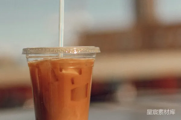 高清摄影 橙色和白色塑料杯，带白色吸管