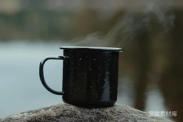 高清摄影 岩石上的一个杯子