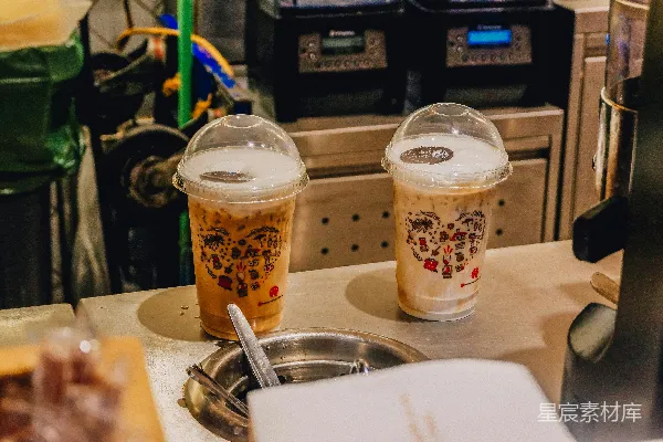 高清摄影 几个放在台面的杯子