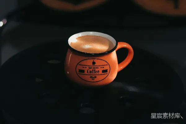 高清摄影 印有面部图案的马克杯