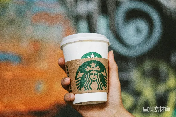 高清摄影 一手拿着咖啡杯