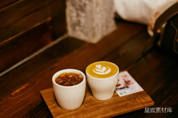 高清摄影 木制托盘上两杯咖啡饮料