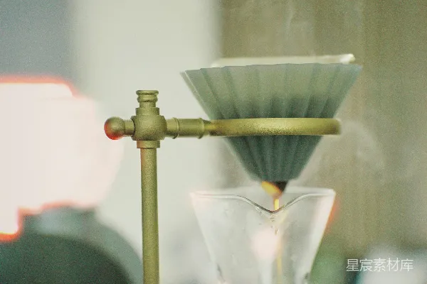 高清摄影 带蒸汽冒出的咖啡机