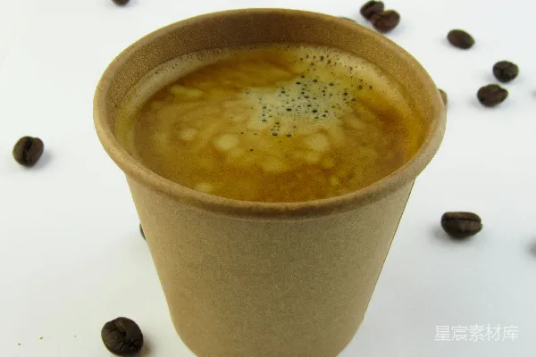 高清摄影 桌子上放着一杯咖啡。