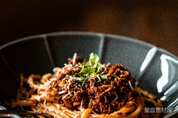 高清摄影 白瓷碗中的意大利面菜肴