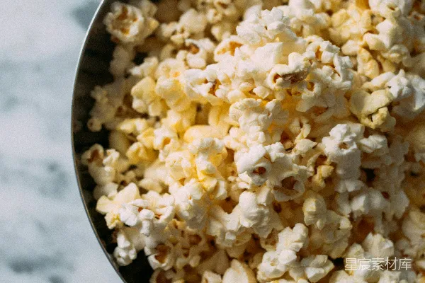 高清摄影 爆米花 kernels 的照片