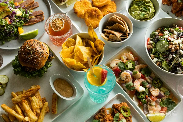 高清摄影 满满一桌的食物