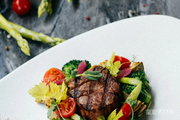 高清摄影 盘中的肉和蔬菜