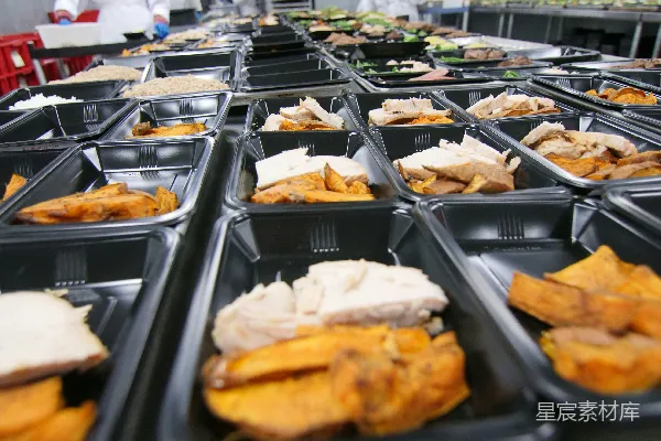 高清摄影 一堆装有各种食品的托盘