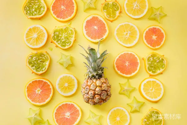 高清摄影 pineapple 被柑橘类水果围绕