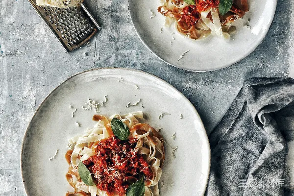 高清摄影 白瓷盘中的 pasta 碳水化合物