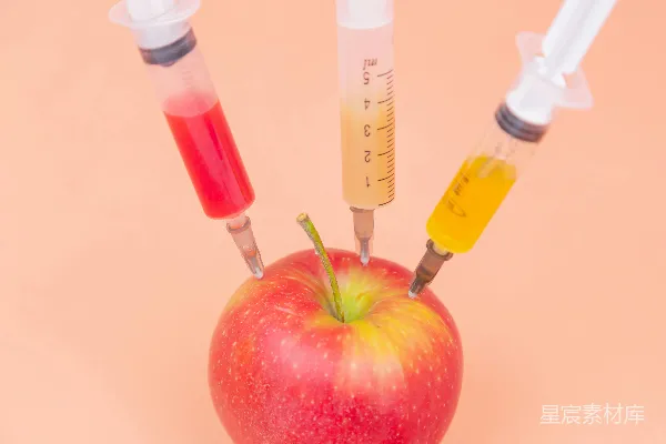 高清摄影 红苹果旁有一只玻璃瓶