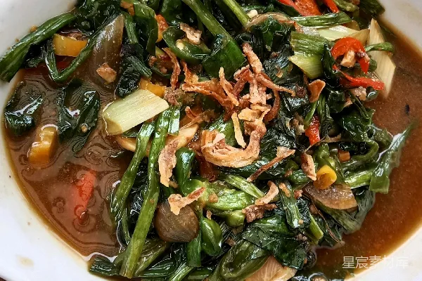 高清摄影 木桌上的一个汤碗