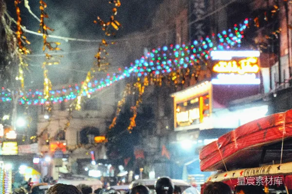 高清摄影 夜晚街道上的人群漫步