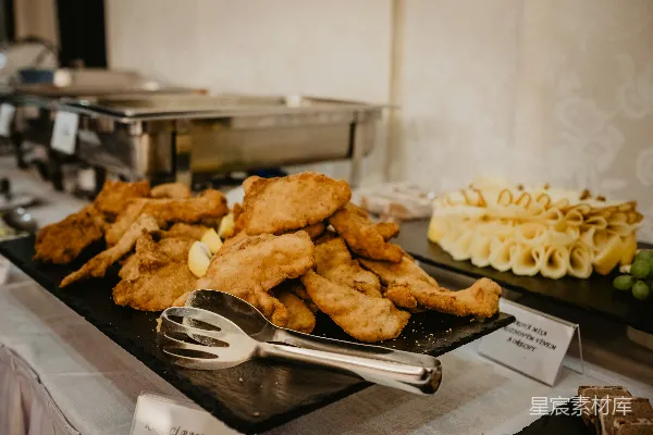 高清摄影 白瓷盘中的炸食
