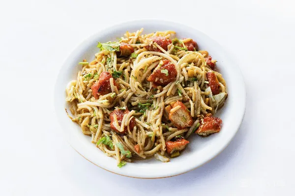 高清摄影 一盘番茄和欧芹拌 spaghetti 的盘子