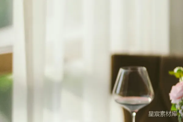 高清摄影 白色桌面上清除红酒杯
