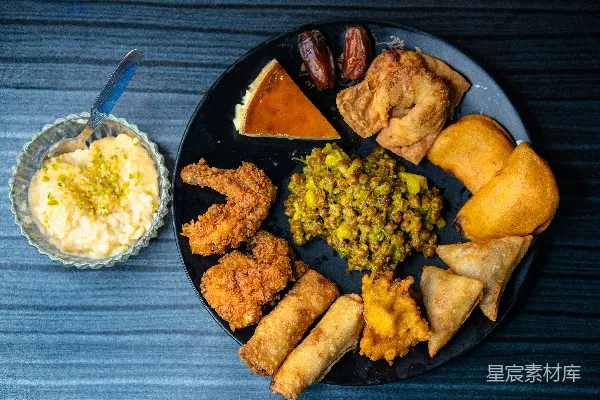 高清摄影 一盘各式各样的炸食和甜点
