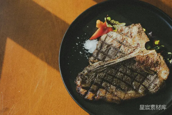 高清摄影 黑 plate 上的烤肉
