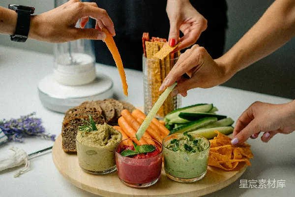 高清摄影 准备食物的人