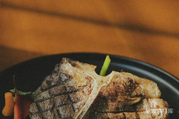 高清摄影 黑 plate 上的烤肉