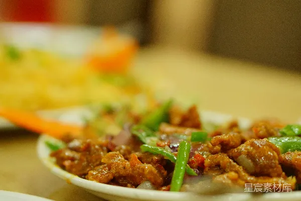 高清摄影 一张 plates 上食物的特写镜头