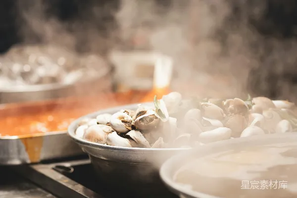 高清摄影 一锅正在炉子上烹煮的食物